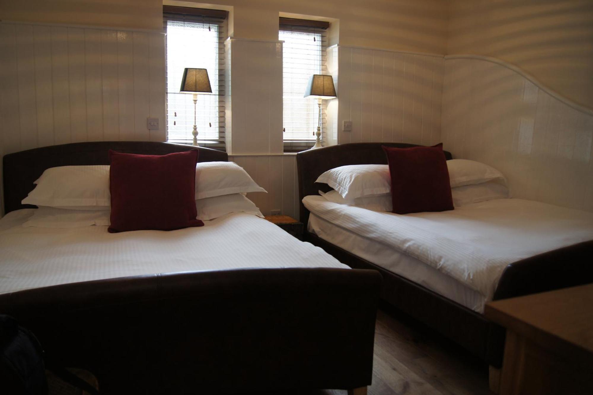 Romneys Apartments & Suites Kendal Room photo